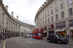 https://upload.wikimedia.org/wikipedia/commons/thumb/9/9e/Regent_Street_Clay_Gregory.jpg/1920px-Regent_Street_Clay_Gregory.jpg